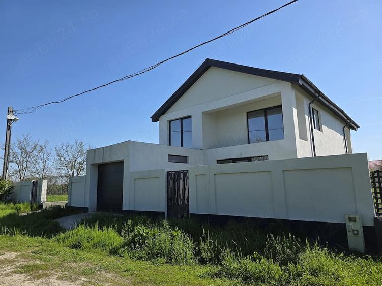Casă cu 6 camere cu Teren 500 Mp în Spătaru