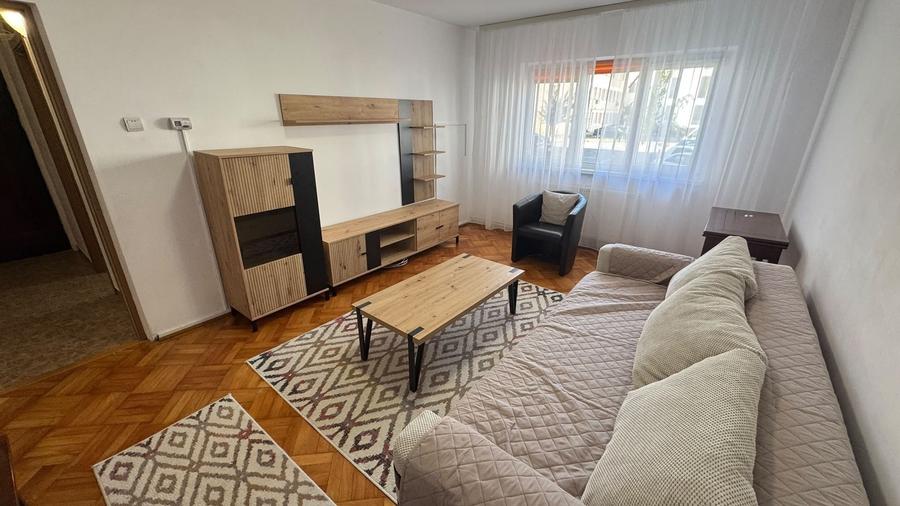 Apartament cu 3 camere decomandat, mobilat în Ștrand
