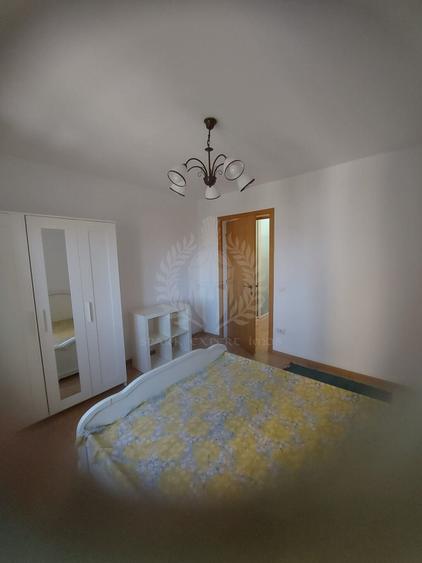 Apartament cu 3 camere decomandat, mobilat în Republicii