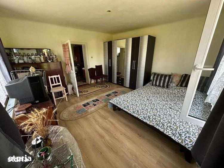 Casă cu 2 camere cu Teren 2982 Mp în Adămuș