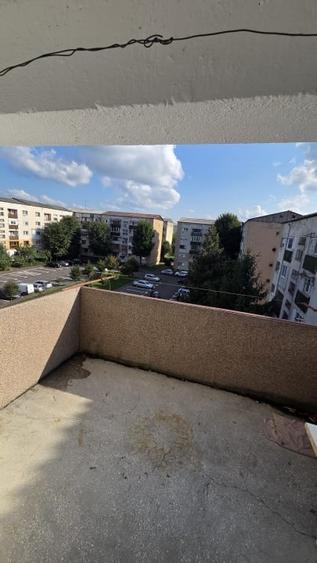Apartament cu 3 camere decomandat în Micro 17
