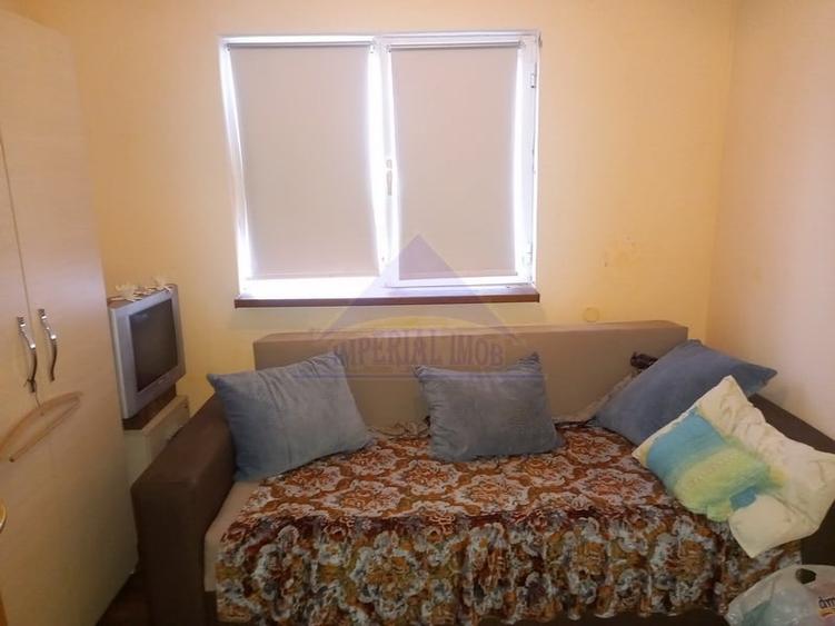 Casă individuală cu 6 camere cu Teren 2700 Mp în Nuci