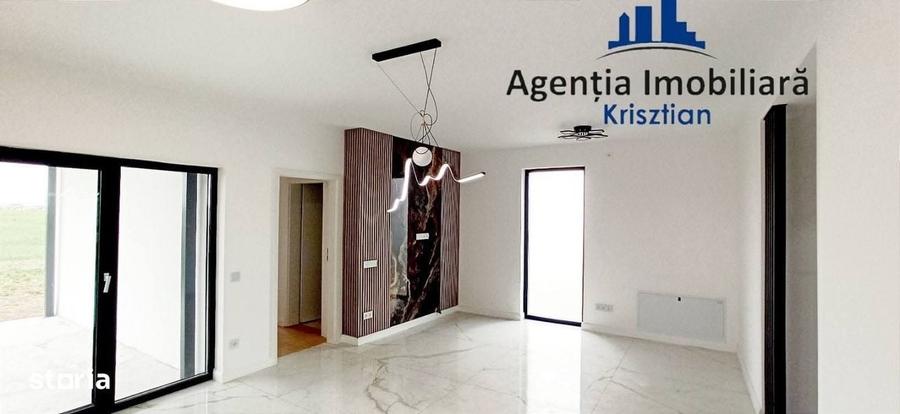 Casă cu 4 camere decomandat în Mărtinești