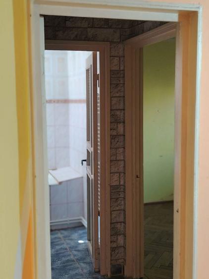 Apartament cu 3 camere semidecomandat în Micro 38