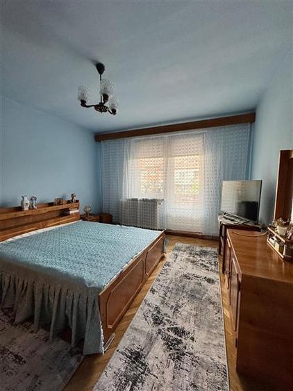 Apartament cu 4 camere decomandat, mobilat în Micul Dallas