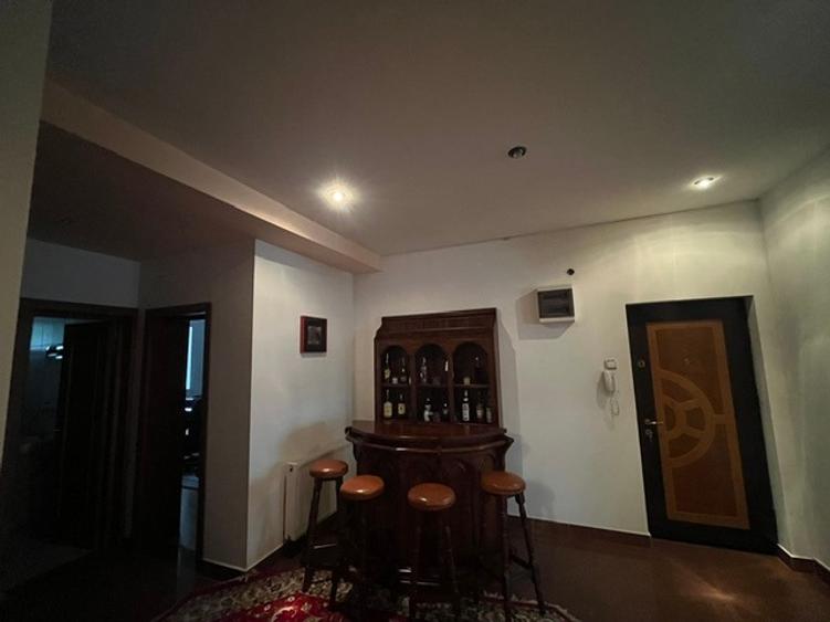 Apartament cu 5 camere decomandat, mobilat în Floreasca