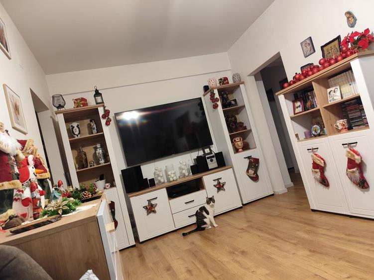 Apartament cu 3 camere semidecomandat în 1 Decembrie 1918