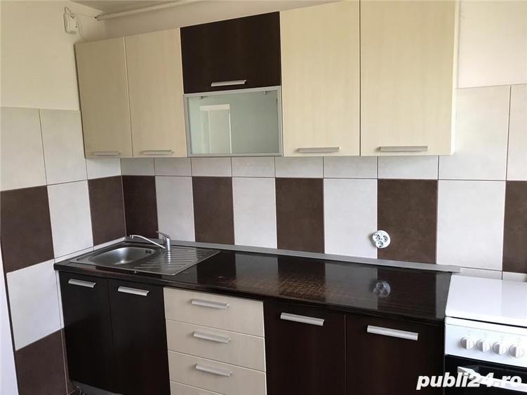 Apartament cu 3 camere decomandat în Republicii