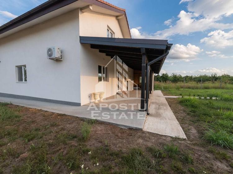 Casă individuală cu 5 camere cu Canalizare în Pădureni (Jebel)