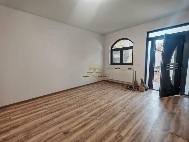 Casă individuală cu 6 camere cu Canalizare în Central