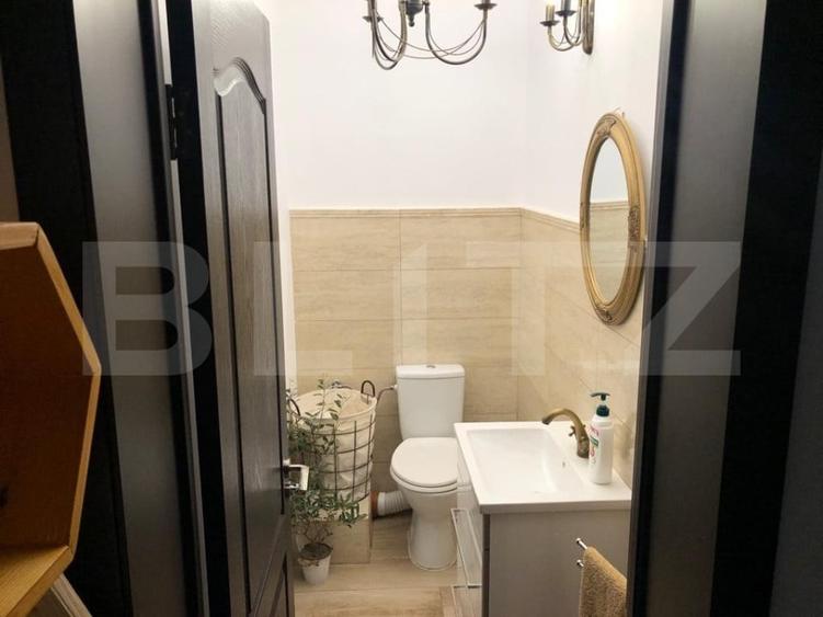 Casă individuală cu 7 camere cu Canalizare în Cetate