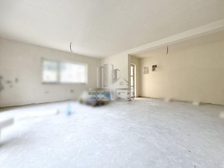 Duplex cu 5 camere cu Canalizare în Câmpului