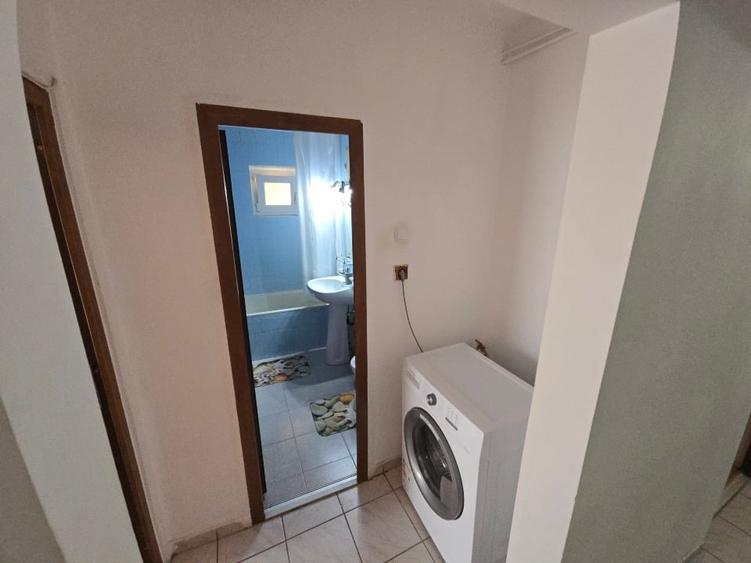 Apartament cu 3 camere decomandat, mobilat în Complex Studențesc