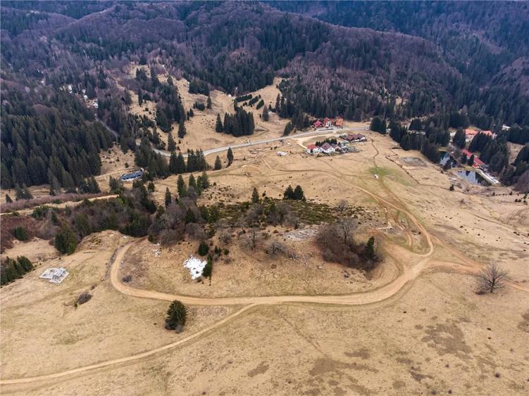 Teren de 6500 mp, în Poiana Brașov