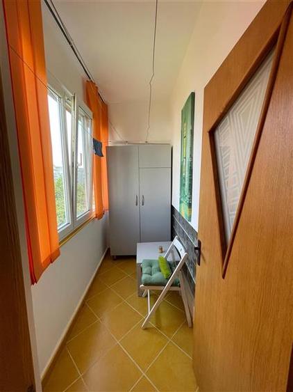 Apartament cu 3 camere semidecomandat în Mihai Bravu