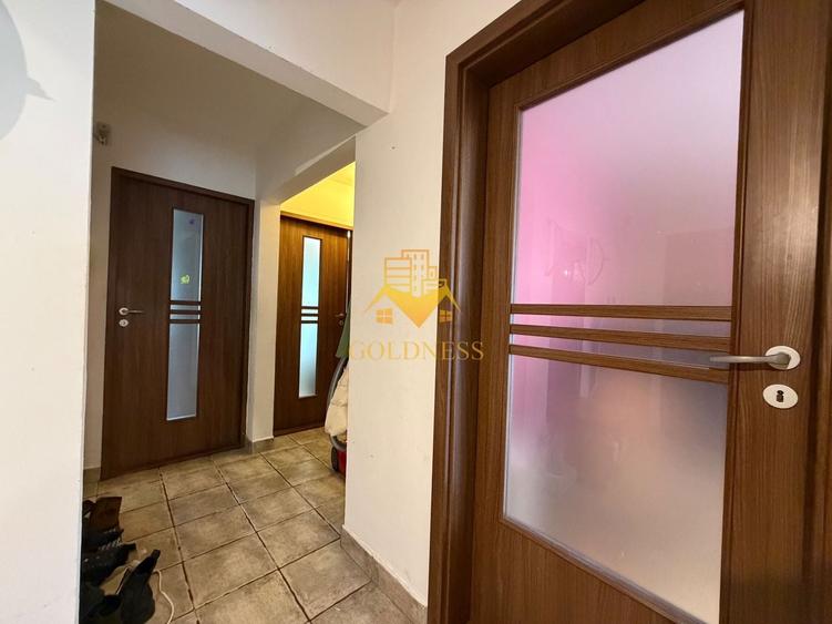 Apartament cu 3 camere semidecomandat, mobilat în Zorilor