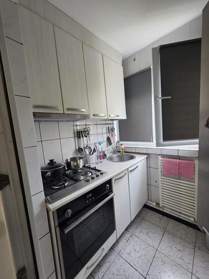 Apartament cu 3 camere semidecomandat în Dristor