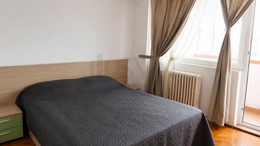 Apartament cu 4 camere decomandat în Central