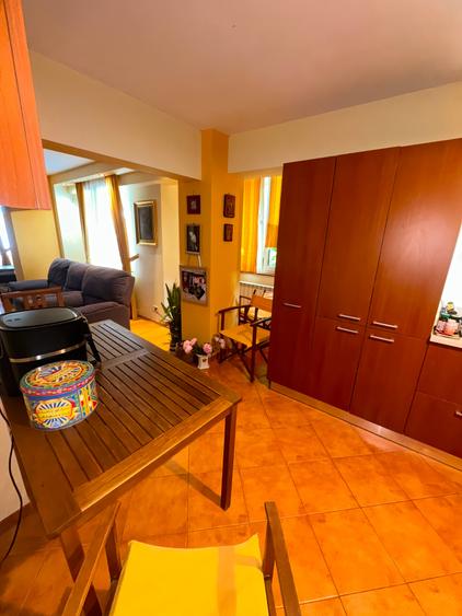 Apartament cu 4 camere semidecomandat, mobilat în Aviației