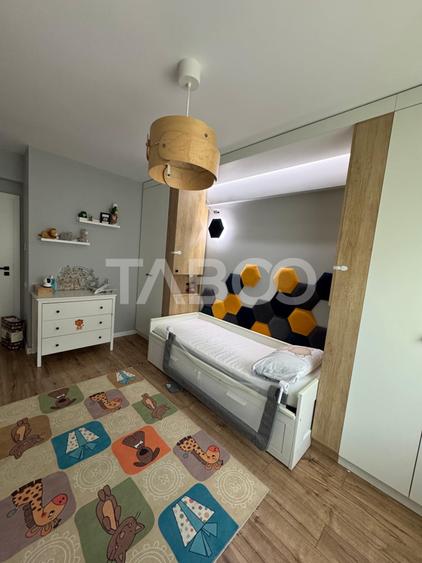 Apartament cu 3 camere semidecomandat, mobilat în Turnișor