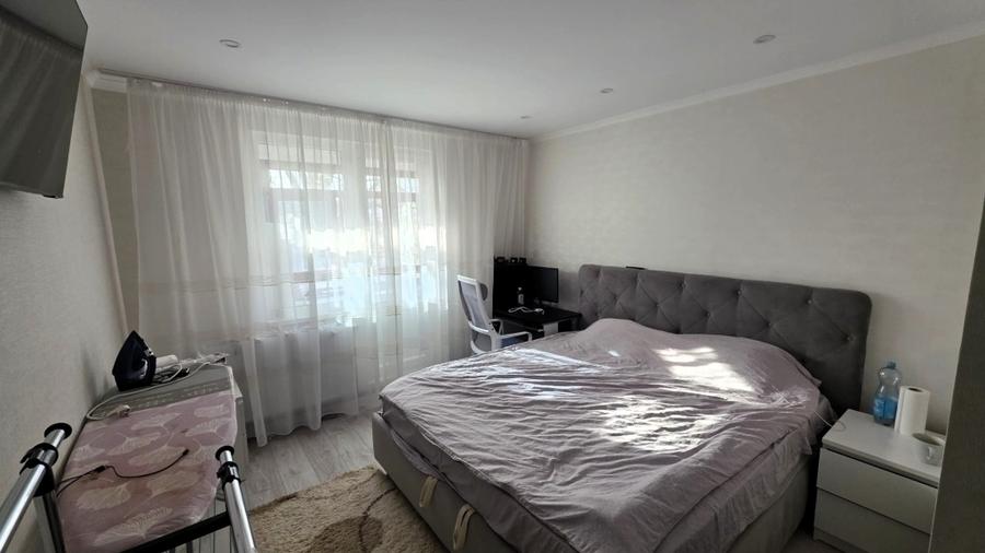 Apartament cu 3 camere semidecomandat în Tătărași