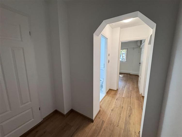 Apartament cu 4 camere decomandat în Tineretului