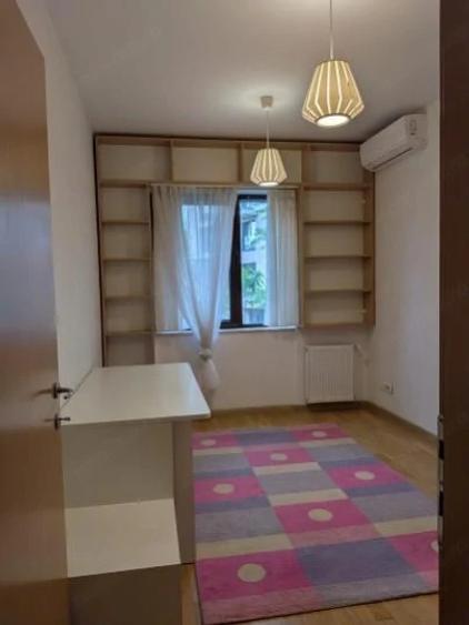 Apartament cu 3 camere decomandat, mobilat în Parcul Carol