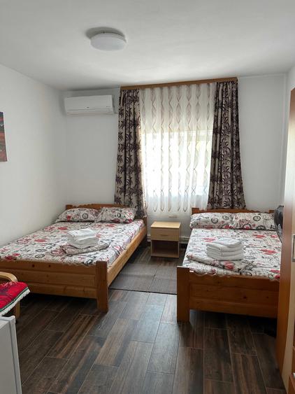 Casă cu 4 camere în Schitu