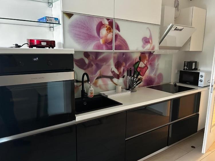 Apartament cu 3 camere decomandat, mobilat în Calea București