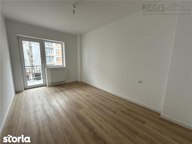 Apartament cu 3 camere decomandat în Tractorul