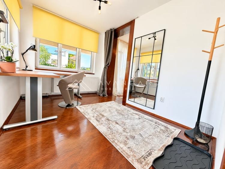 Casă individuală cu 10 camere cu Piscina în Central