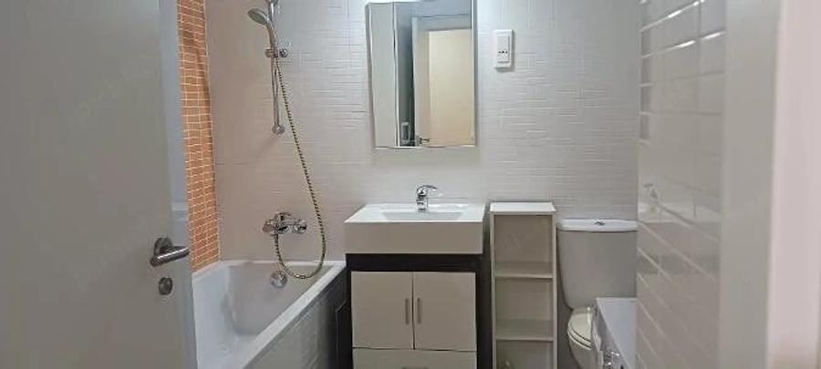 Apartament cu 5 camere decomandat în Basarabia