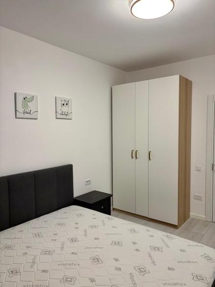 Apartament cu 3 camere decomandat, mobilat în Păcii