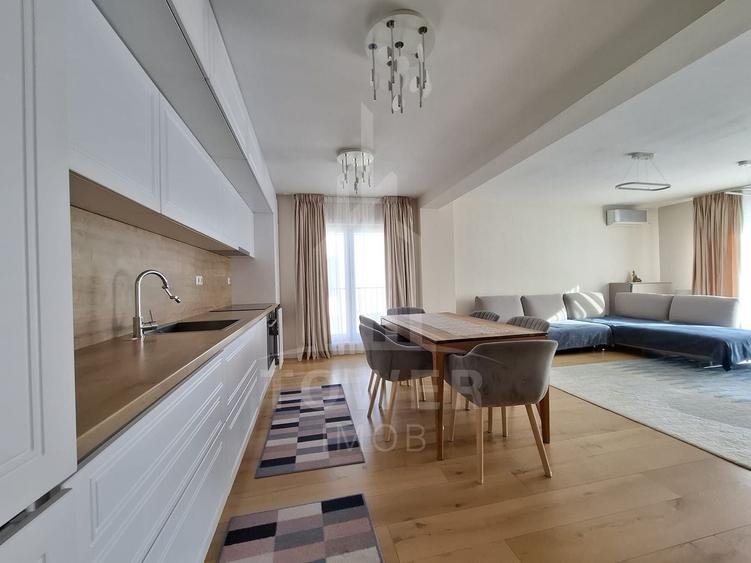 Penthouse cu 4 camere decomandat în Arhitecților - Calea Cisnădiei