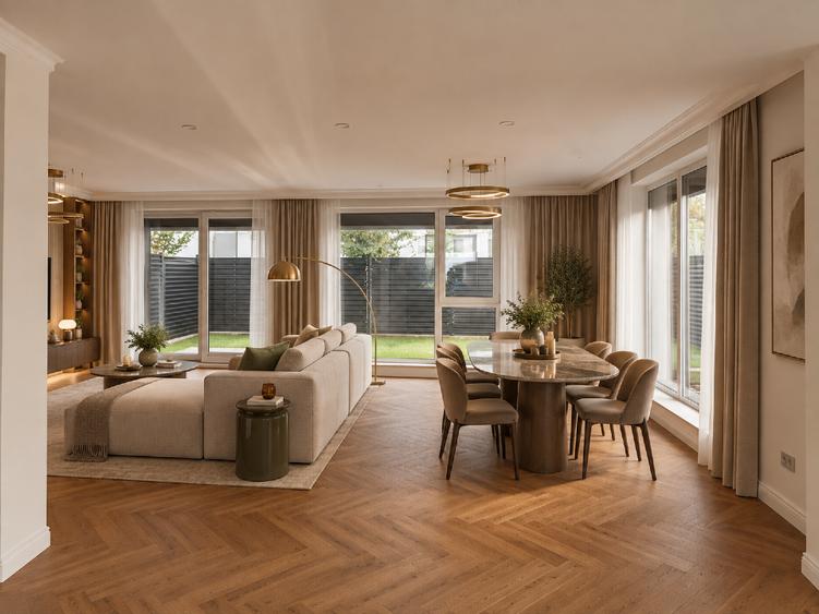 Duplex cu 5 camere cu Garaj în Central
