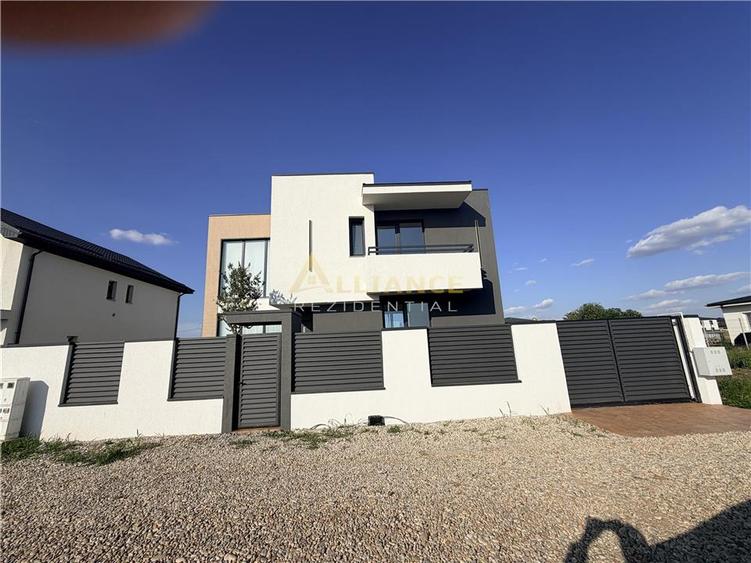 Casă individuală cu 4 camere cu Teren 310 Mp în Berceni