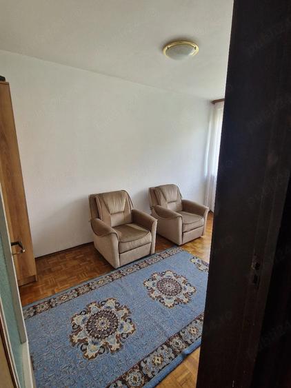 Apartament cu 3 camere semidecomandat în Dacia