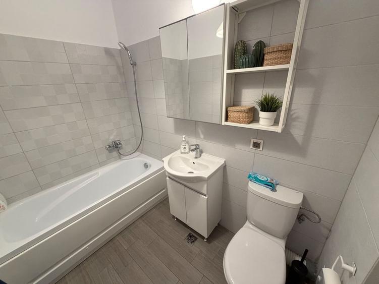Apartament cu 2 camere decomandat, mobilat în Păcii
