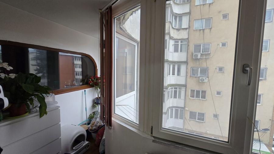 Apartament cu 3 camere decomandat în Micro 5