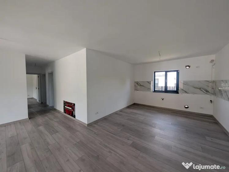 Casă cu 4 camere cu Teren 400 Mp în Central