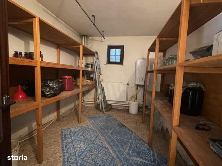 Casă cu 4 camere cu Teren 2000 Mp în Săvinești
