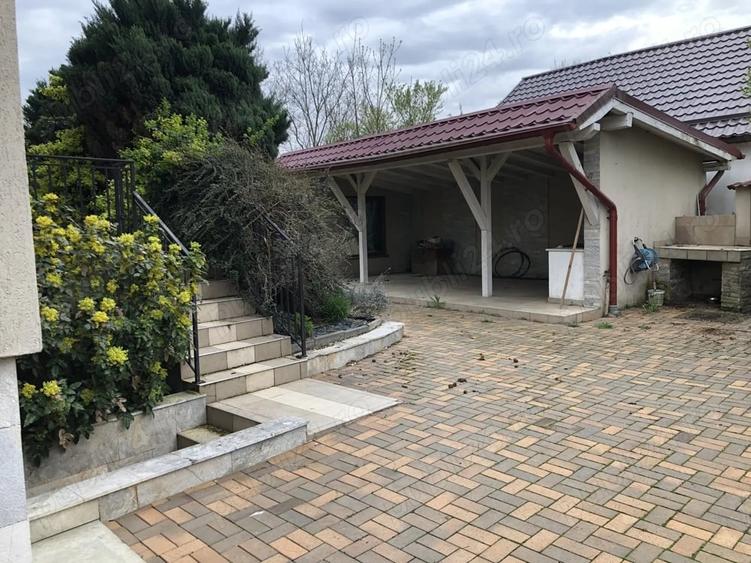 Casă cu Teren 600 Mp în Central