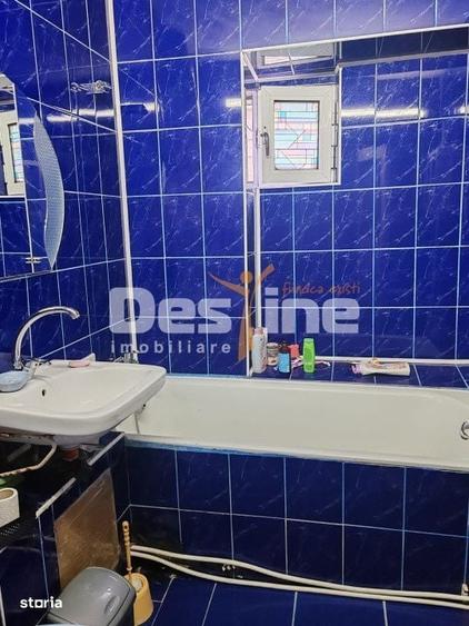 Apartament cu 3 camere decomandat, mobilat în Traian