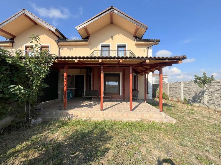 Duplex cu 5 camere cu Canalizare în Dumbrăvița