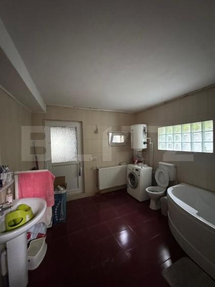 Casă individuală cu 5 camere cu Canalizare în Runcu