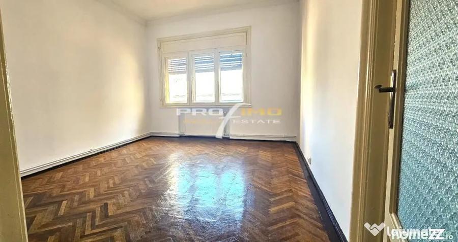 Apartament cu 6 camere decomandat în Central