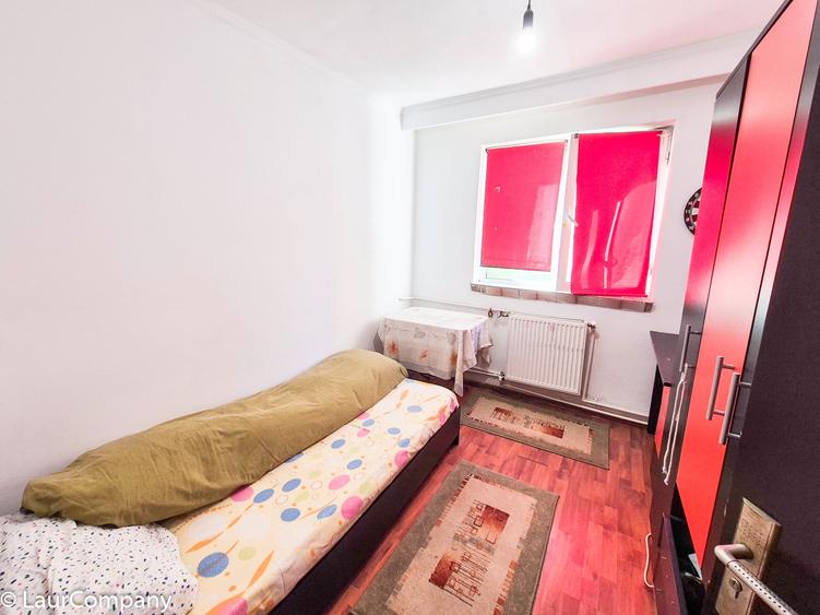Apartament cu 3 camere semidecomandat în Trivale