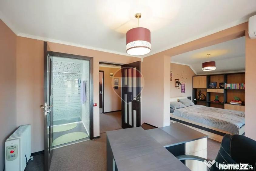 Casă cu 5 camere cu Teren 505 Mp în Central
