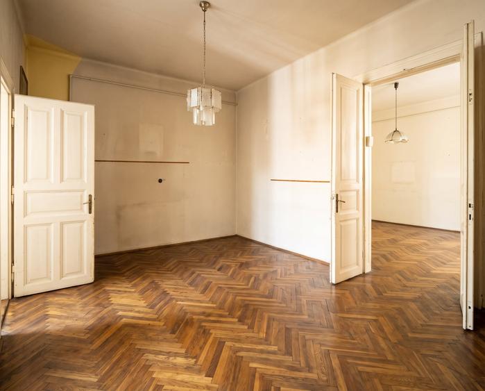 Apartament cu 2 camere semidecomandat în Horea