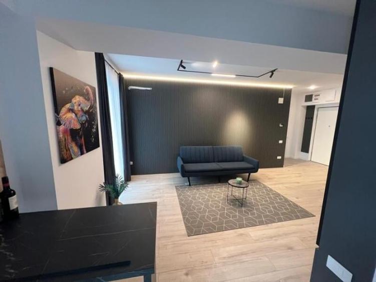Apartament cu 2 camere decomandat, mobilat în Sisești